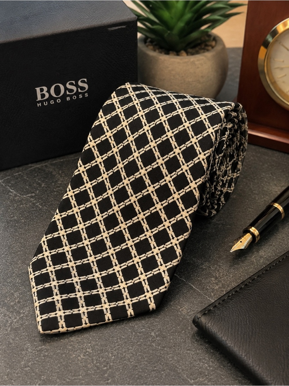 Hugo Boss 100% Silk‎ Tie Made Italy Black Cream Geometric Necktie